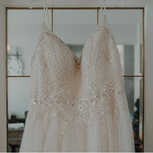 Ivory/champagne Wedding dress bought from Lena & Mae. Size 20 w/ corset back.